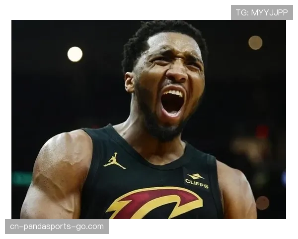 米切尔通过高频突破拉开进攻空间，提升球队关键得分效率