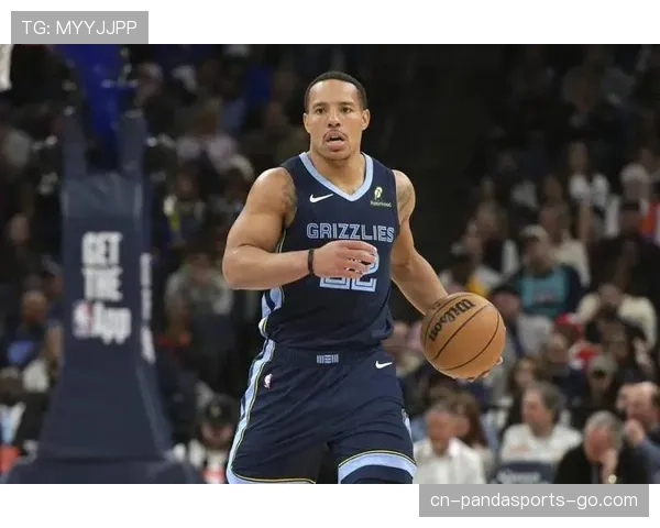 德斯蒙德·班恩多次挡拆拉开空间提升三分命中率明显提升球队外围火力