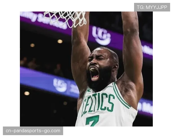 杰伦·布朗无球跑动效率提升，拉开进攻空间主导绿军战术