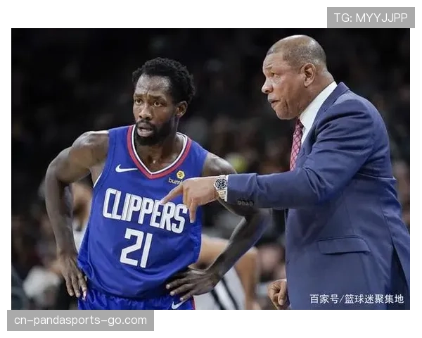 防守三秒违例是什么？规则解析与判罚标准